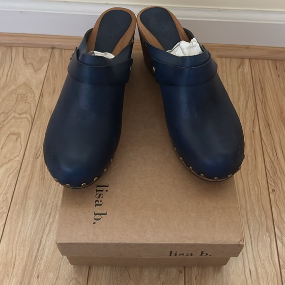 Lisa B Baltic blue leather clogs with wood heel 2 1/2”-3” at back - Picture 3 of 7